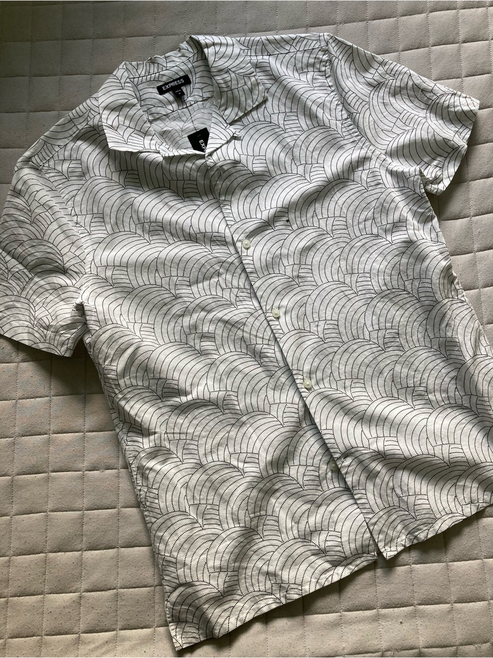 Express Men’s Short Sleeve Button-Down Shirt - White with Black Wave Pattern